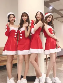 산타복장 입은 치어리더들