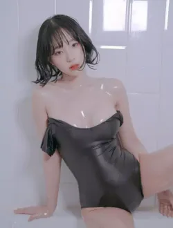 온몸에 오일을 바른 강인경 섹시미