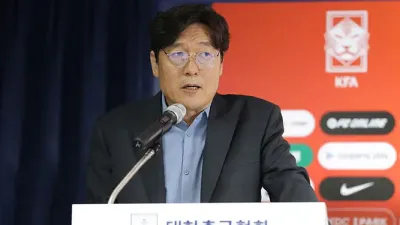 한국 축구 대표팀 차기 사령탑 선임 위해 출국한 이임생 기술총괄이사