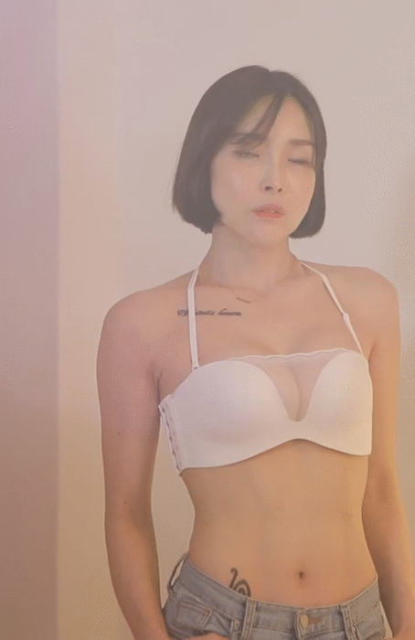 문신녀의 속옷 리뷰.gif