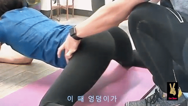 이 때 엉덩이가 음푹 들어가 있으면...