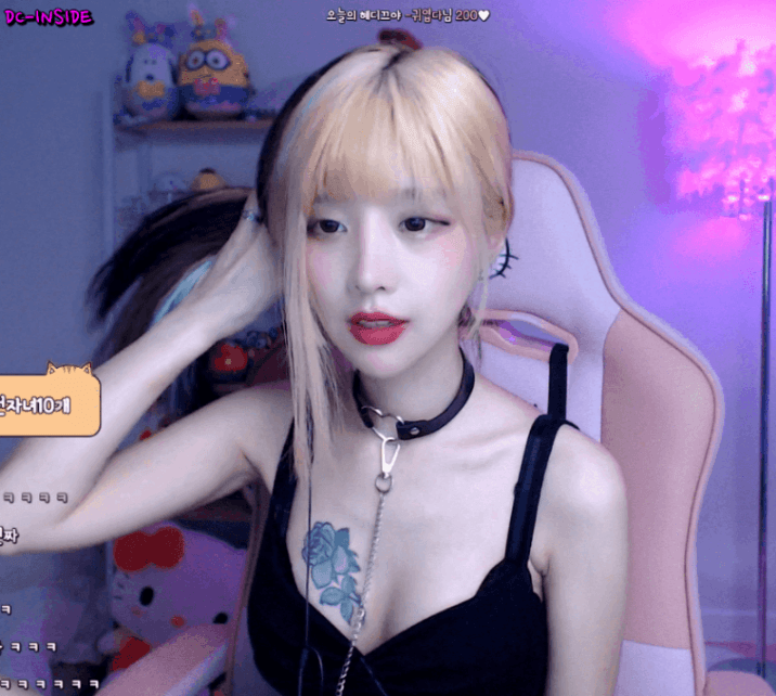 가슴에 문신있는 여자 어떰??