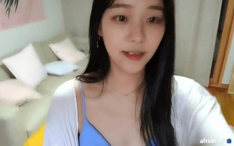 난 얘가 육덕 미시 느낌나서 더 끌리더라....