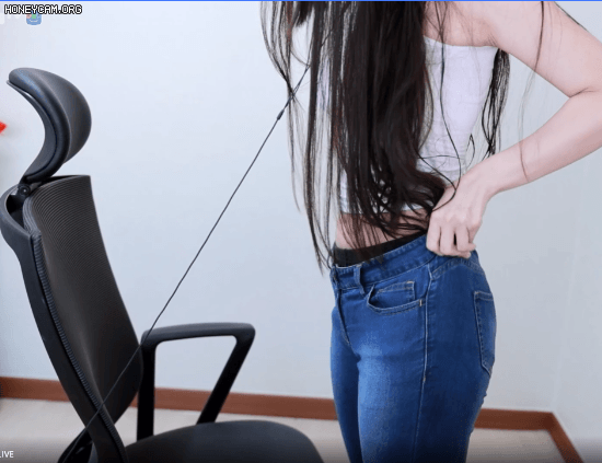배꼽 보여주는 봉순이.gif