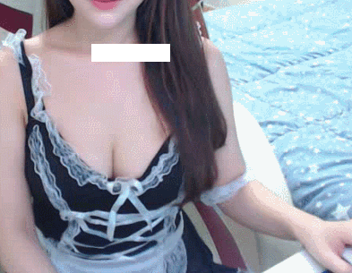 메이드복이 너무 작아서 터질꺼같음.gif