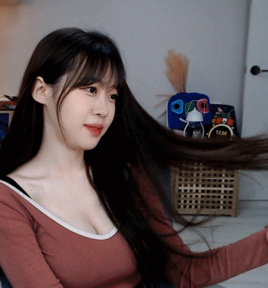 얼굴은 못생겨도 가슴크면 용서가 됨.gif