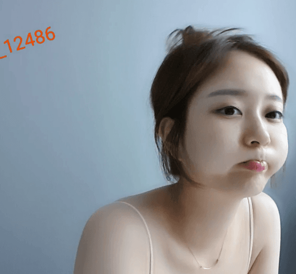 얼굴은 베이비 페이스인데 몸매는..
