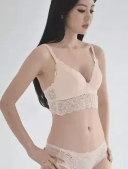 속옷 모델 여자의 섹시한 몸매 핏 라인