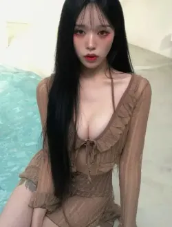 바디라인이 너무 예술이라 박물관 감